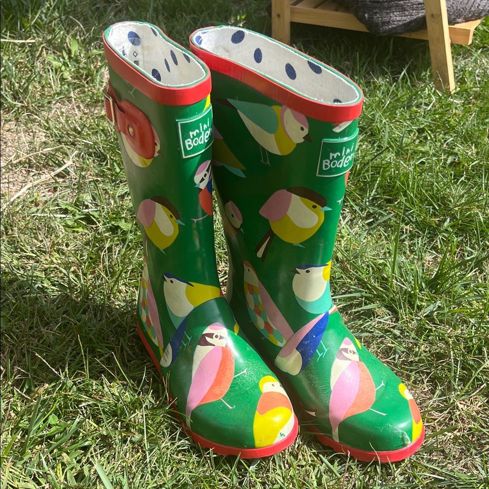 Boden Kids' Green Boots with Colorful Bird Pattern